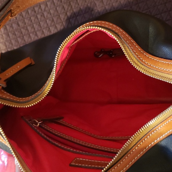 Dooney & Bourke black hobo shoulder bag.. EXCELLENT! - Picture 7 of 11